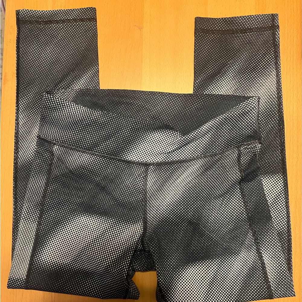 Like New Under Armour HeatGear Capri Leggings